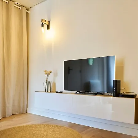 Les Deux Estrades Confort, Panache Et Netflix *