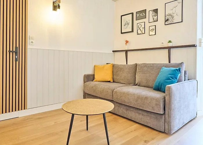 Les Deux Estrades Confort, Panache Et Netflix 绍莱