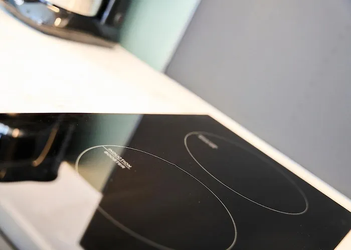 Les Deux Estrades Confort, Panache Et Netflix * 绍莱