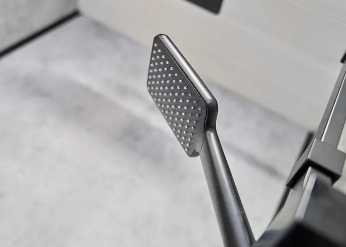 Les Deux Estrades Confort, Panache Et Netflix 绍莱